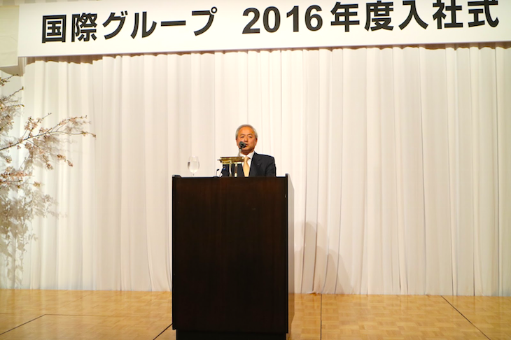 国際自動車2016年度入社式で挨拶をする西川社長