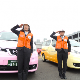 国際自動車kmのリラクシーが東京消防出初式に参加した時の敬礼