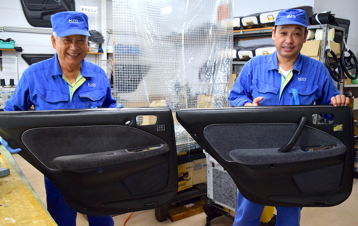 国際自動車の内張職人