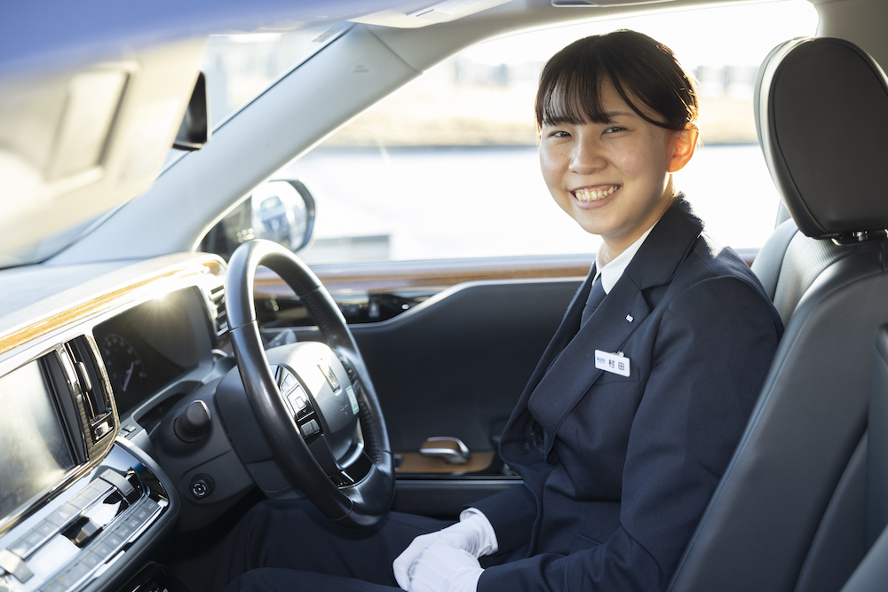 新卒入社・女性ハイヤードライバーの村田さん！「かっこよさ」を追求