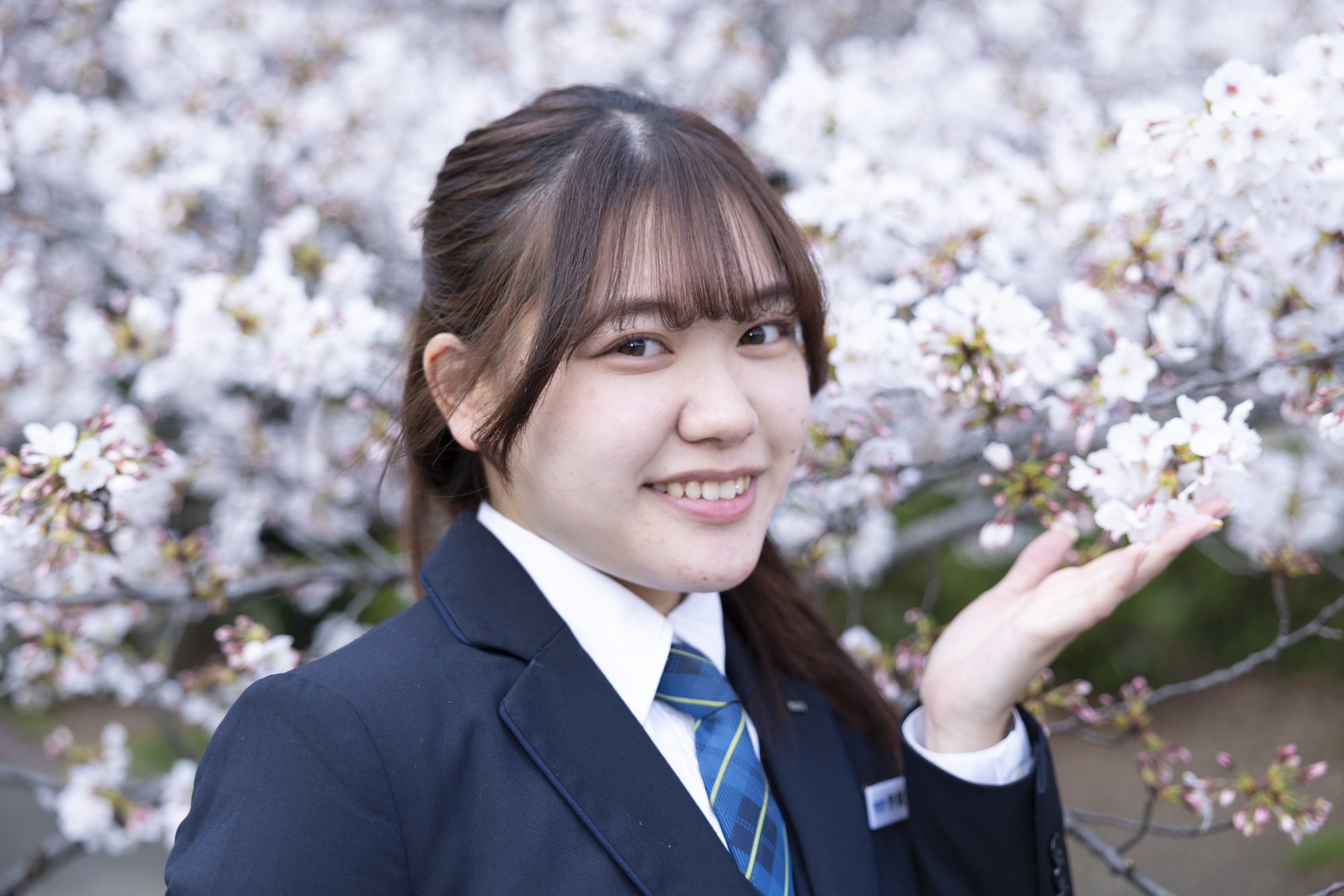 新卒女性タクシードライバー・宇賀神さん、国際自動車（kmタクシー）の